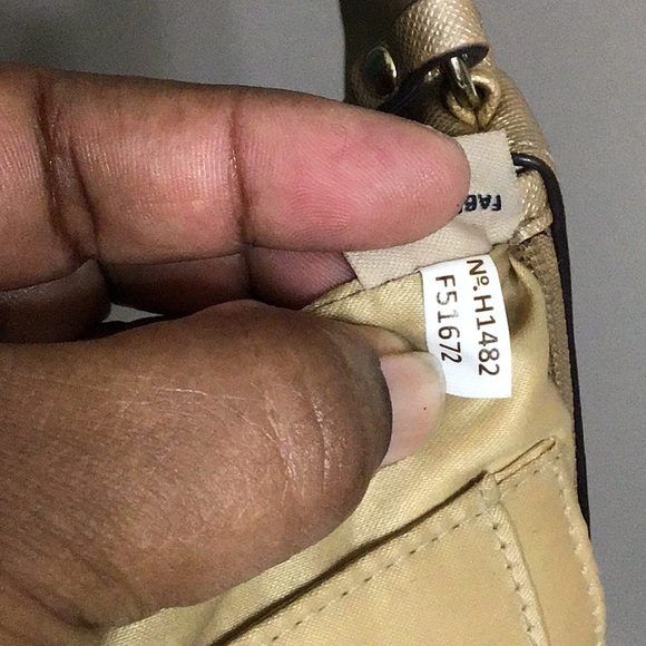 Coach Darcy Bow gold Saffiano leather wristlet wallet F51672 - Picture 6 of 6